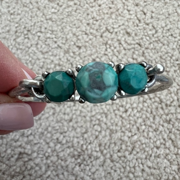 Jewelry - Elegant Faux Silver and Turquoise Bracelet